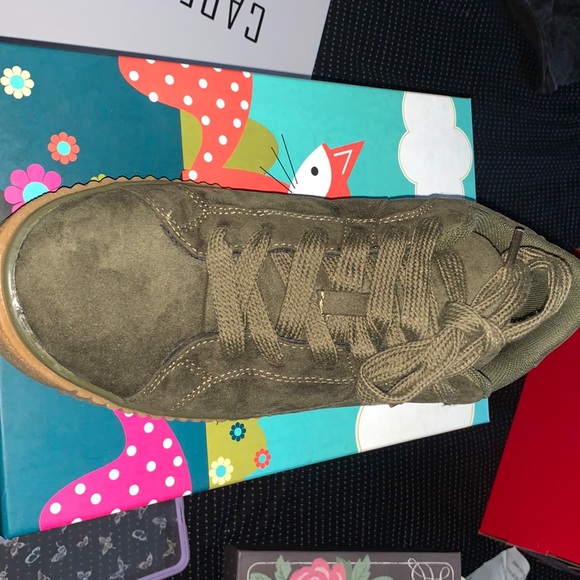 Shoes - Picture 4 of 4